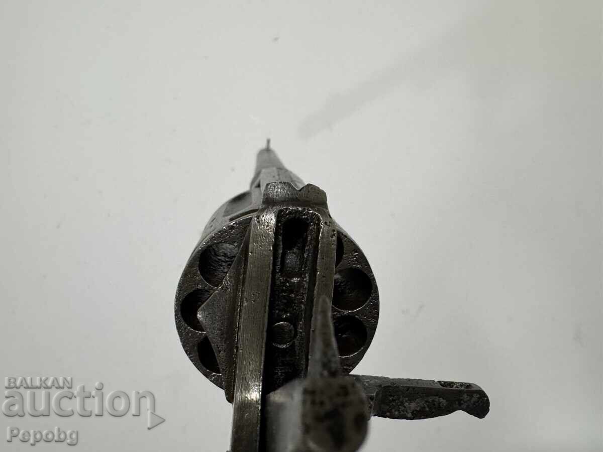 Аукцион Много рядък девет заряден револвер, пистолет