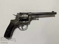 Revolver rar cu nouă focuri, pistol