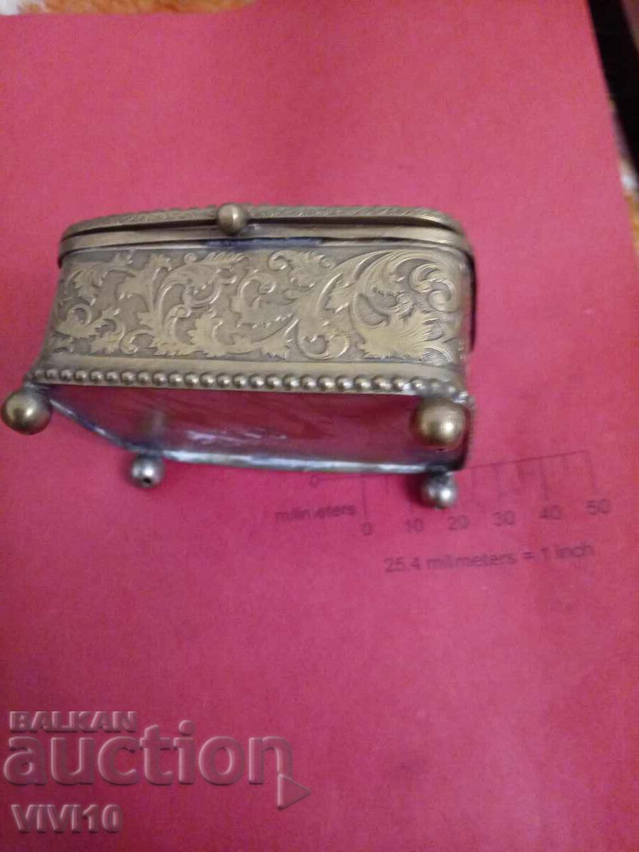 Licitație Cutie de bijuterii antic, bronz, aurire Licitație Cutie de bijuterii antic, bronz, aurire