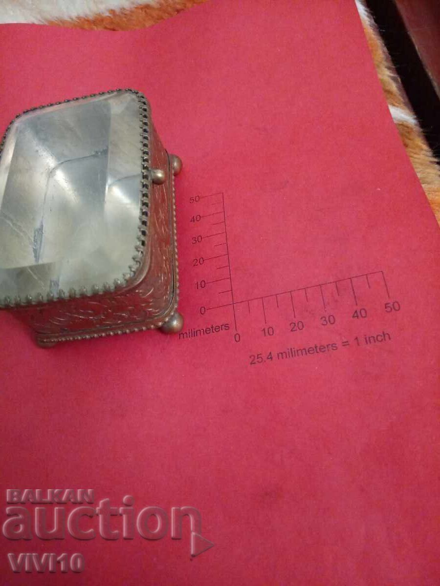 Cutie de bijuterii antic, bronz, aurire Cutie de bijuterii antic, bronz, aurire