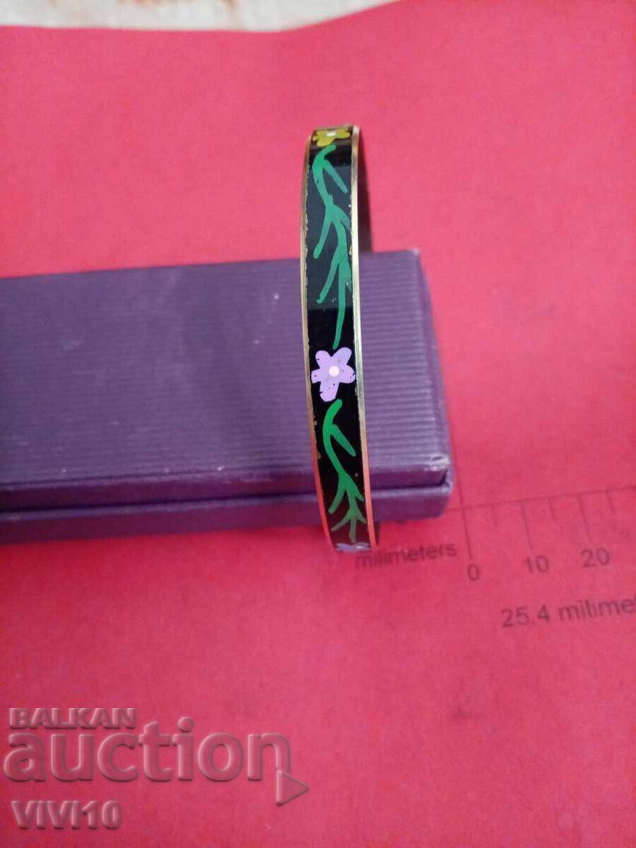 Старинна гривна емаил с цена € 25.56 | 49.99 лв. Старинна гривна емаил с цена € 25.56 | 49.99 лв.