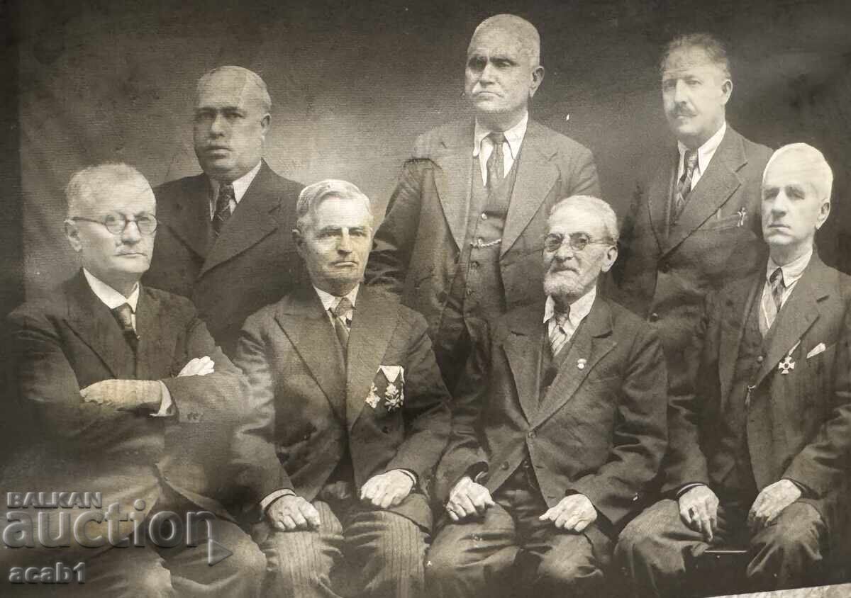 Men with Orders Champions 30s