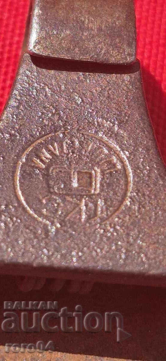 Licitație CARABINĂ - PARAȘUTĂ / CUȚIT - WW I / WW II Licitație CARABINĂ - PARAȘUTĂ / CUȚIT - WW I / WW II