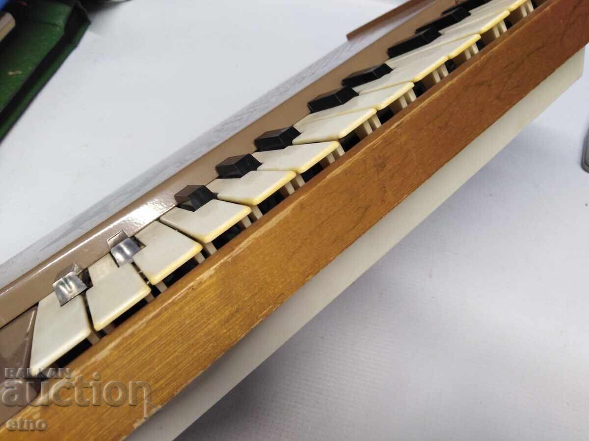 ΠΑΛΑΙΟ ΣΟΒΙΕΤΙΚΟ ΠΑΙΧΝΙΔΙ-ΠΙΑΝΟ PIF, PIF με τιμή 155.00 BGN | € 79.25