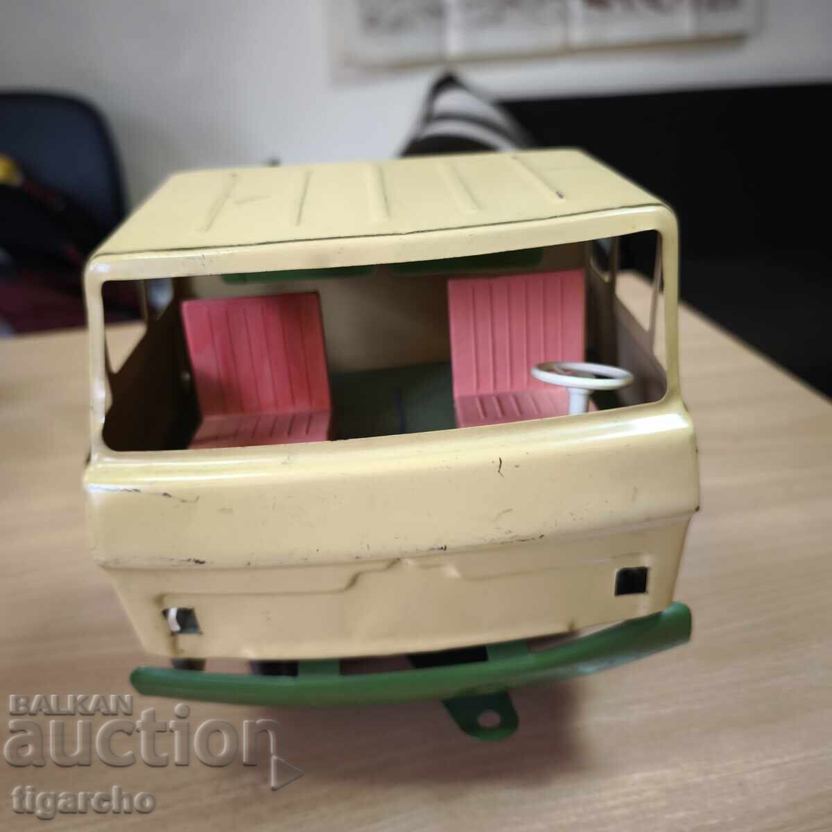 Δημοπρασία Παλιό μεταλλικό φορτηγάκι