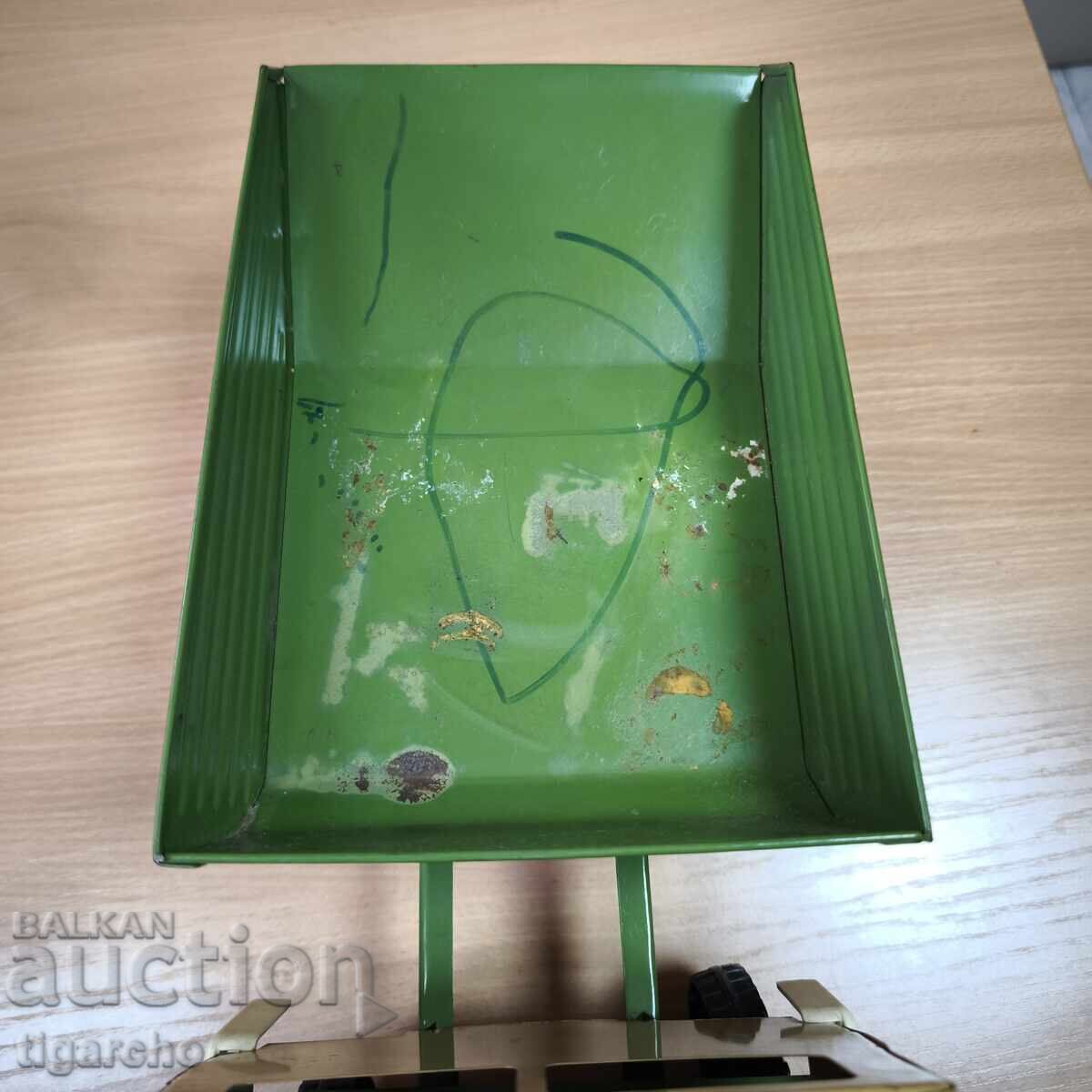 Παράδοση Παλιό μεταλλικό φορτηγάκι