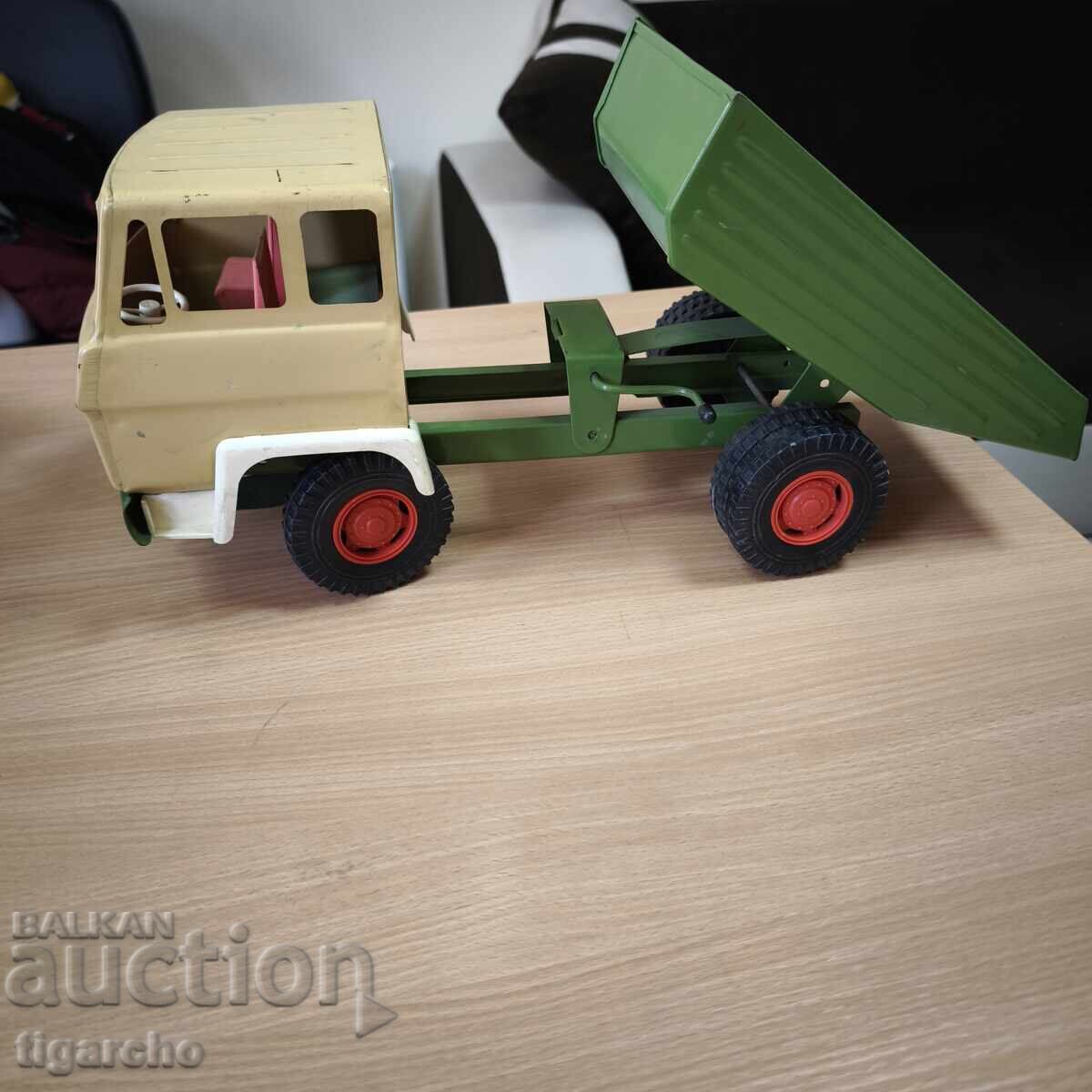 Παλιό μεταλλικό φορτηγάκι - 6