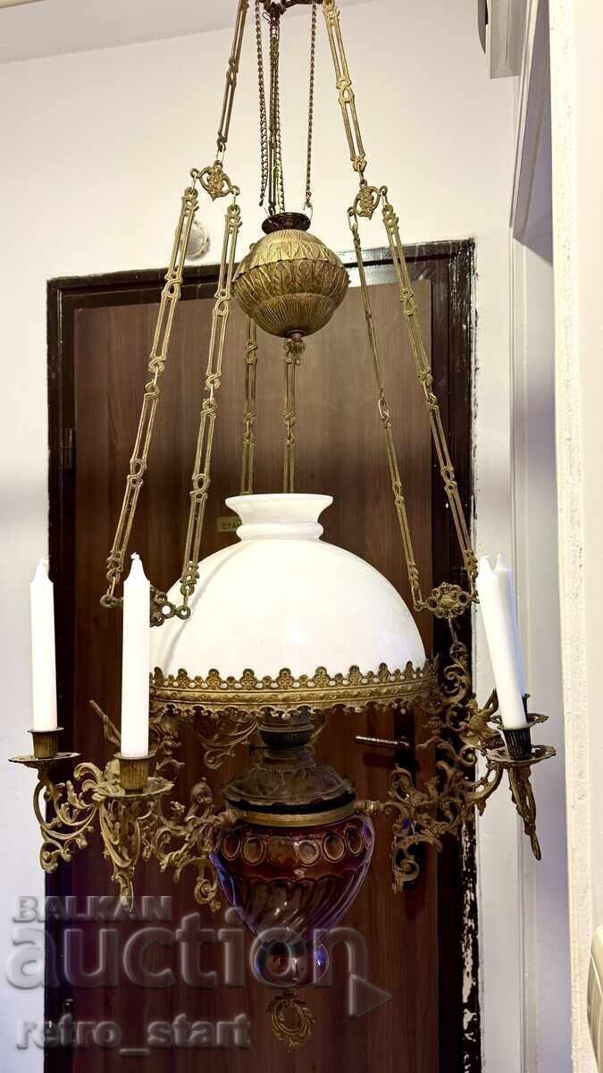 Доставка на Антикварен Френски полюлей, петролна лампа и свещници