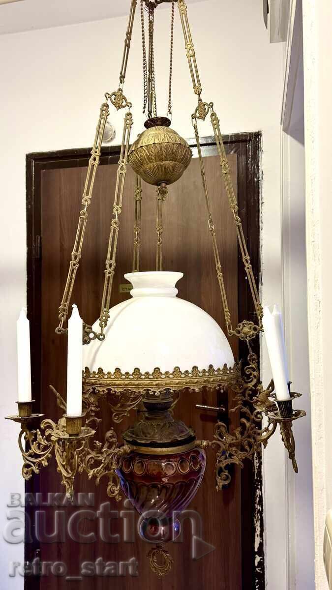 Антикварен Френски полюлей, петролна лампа и свещници