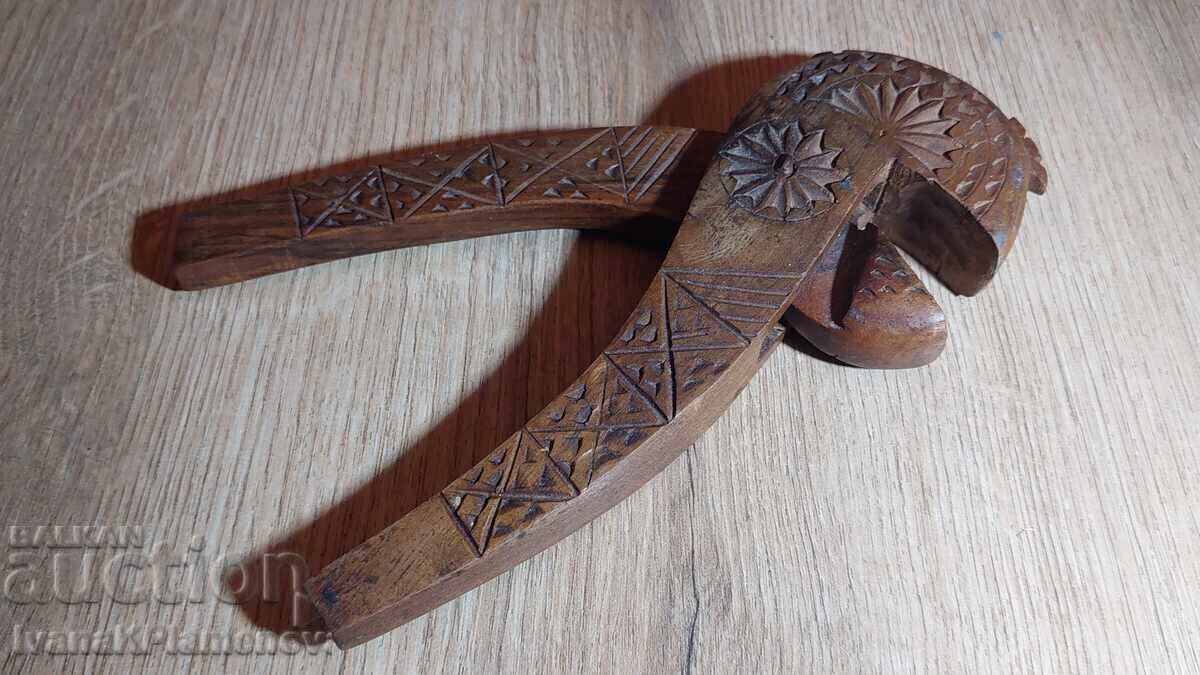 Licitație Spărgător de nuci pentru cunoscători