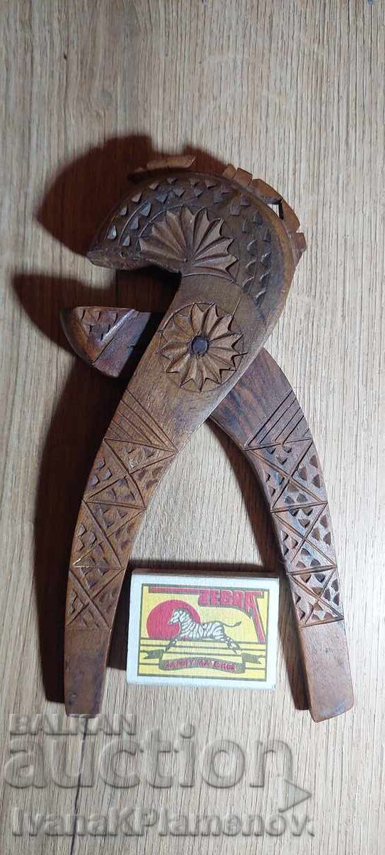 Spărgător de nuci pentru cunoscători - 6