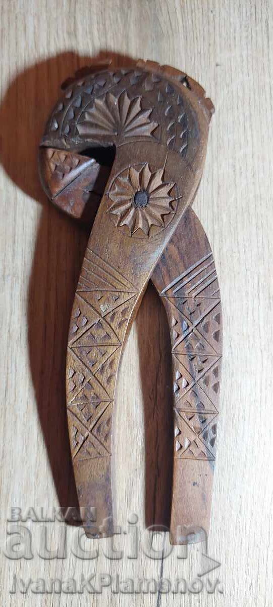 Nutcracker for connoisseurs