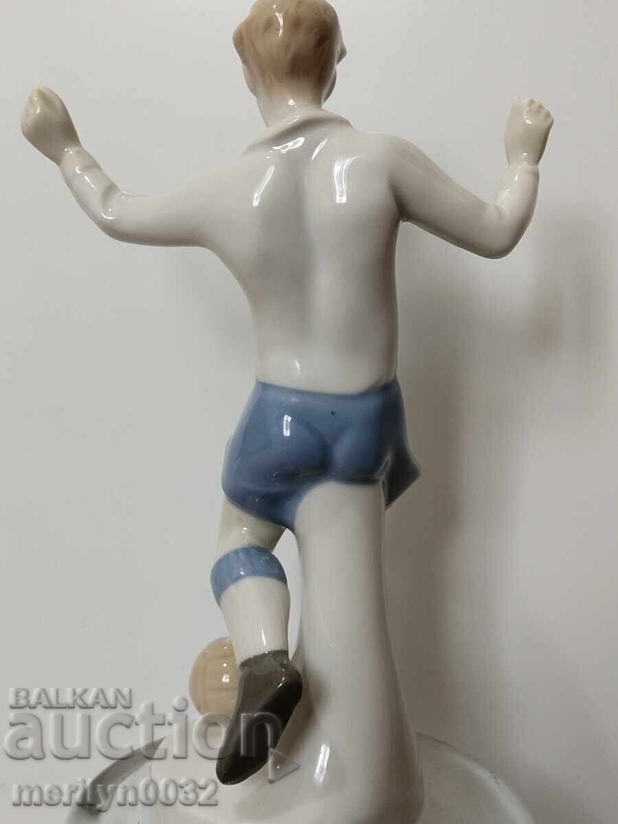 Delivery of German figurine, old porcelain figure GDR Delivery of German figurine, old porcelain figure GDR