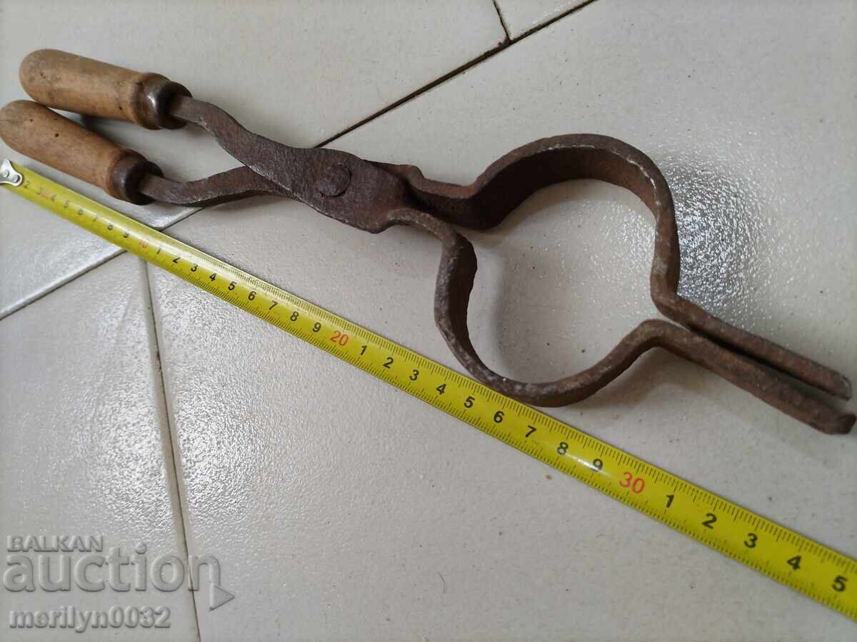 Auction  Old blacksmith's tongs, shingles, wrought iron