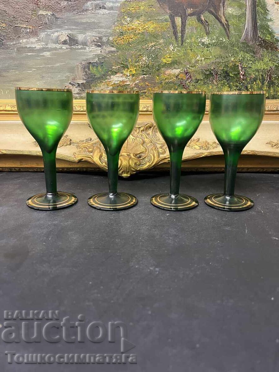 Παράδοση 4 ποτήρια κρασιού