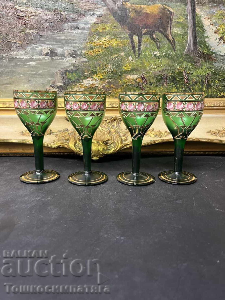 4 ποτήρια κρασιού