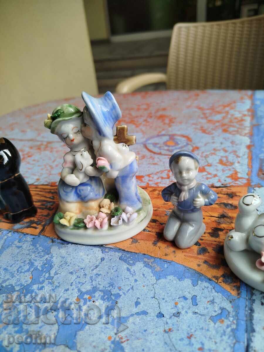 Παράδοση Πολλά πορσελάνινα ειδώλια