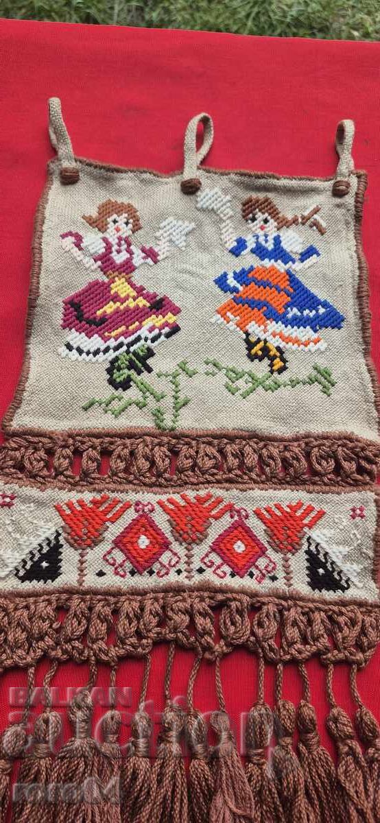 BULGARIAN FOLK ART with price 34.99 BGN | € 17.89
