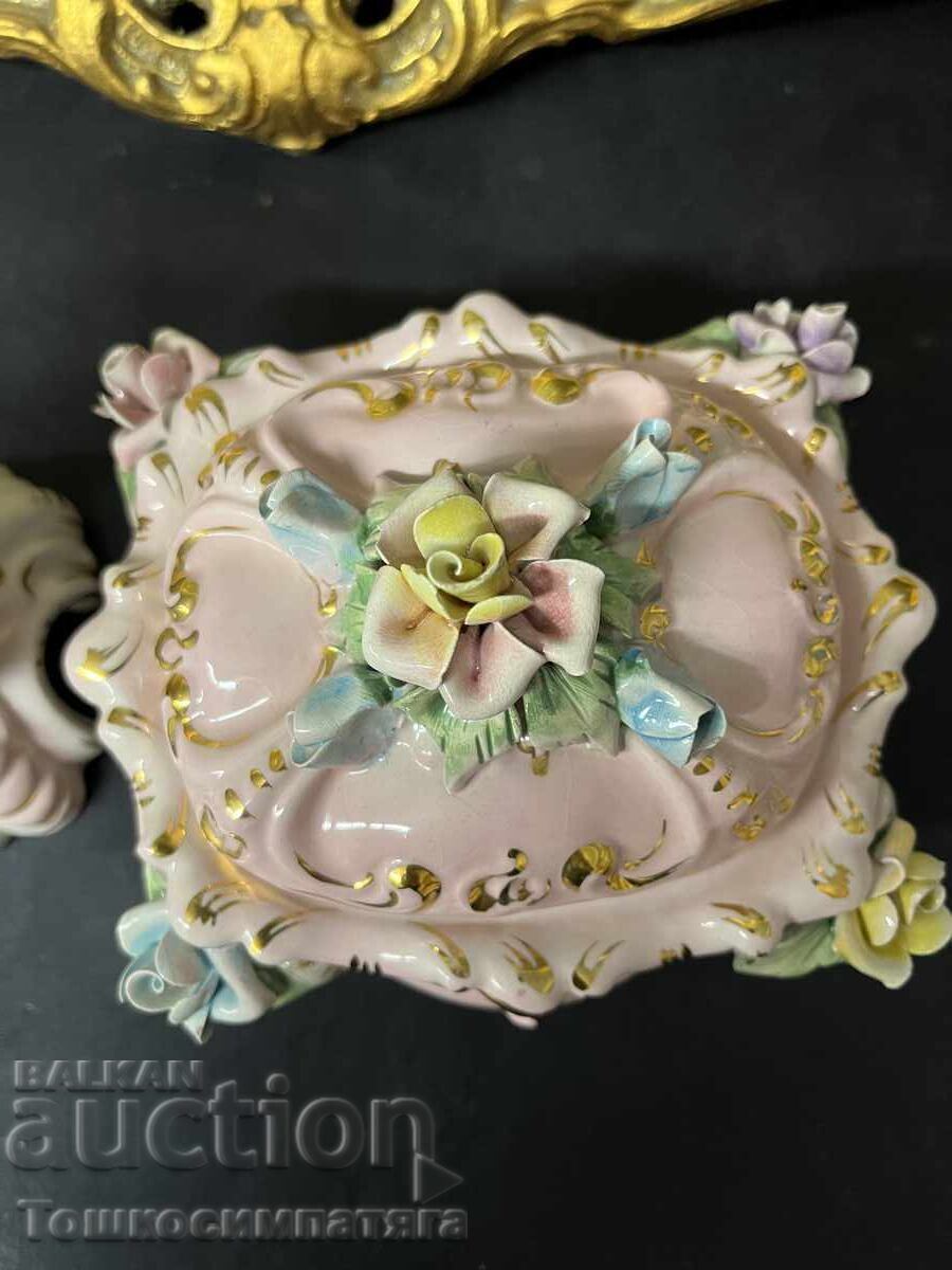 Ιταλικό πορσελάνινο κηροπήγιο και κουτί κοσμημάτων με τιμή 90.00 BGN | € 46.02