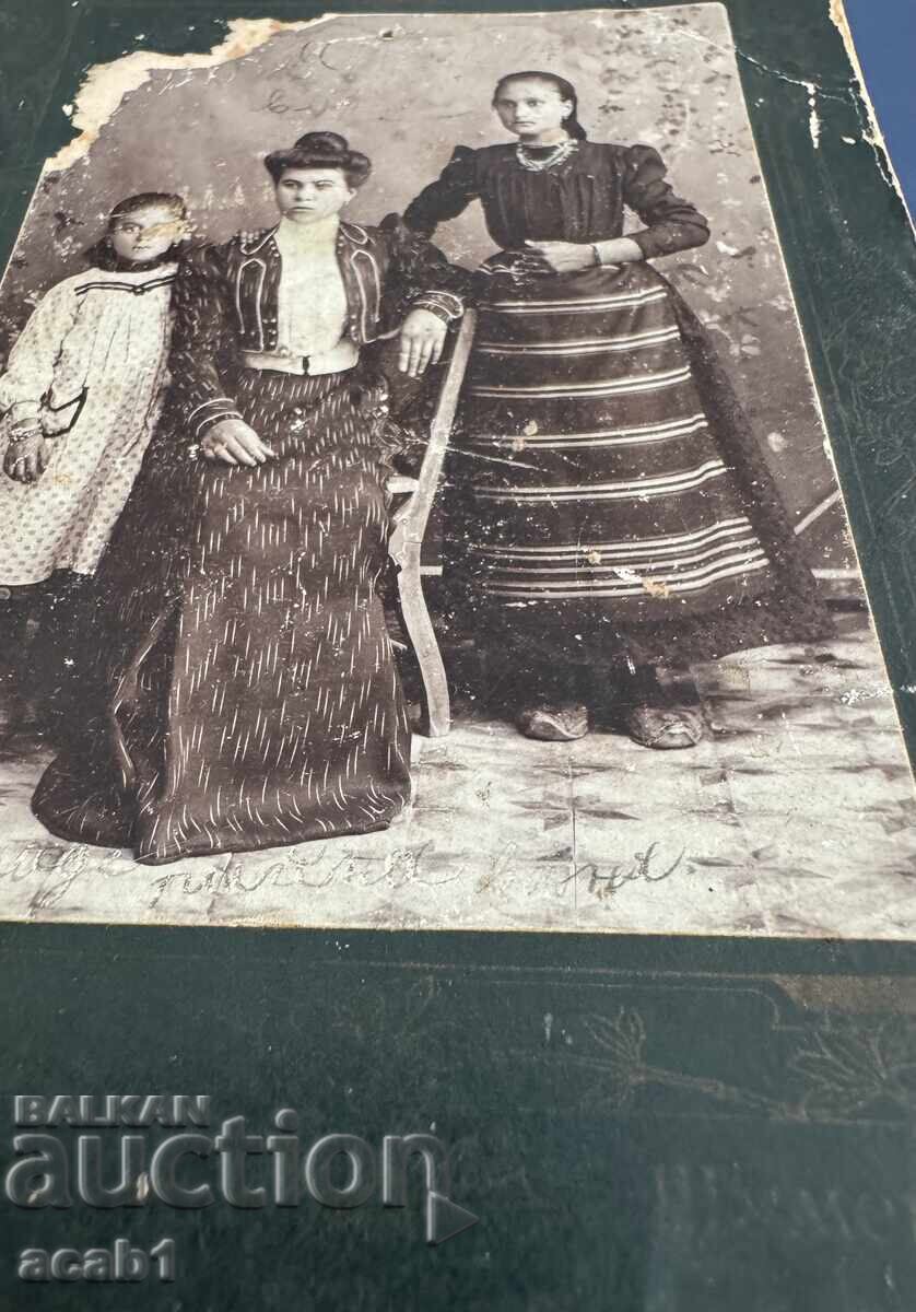 Οικογενειακή Φωτογραφία Γυναικών για Ανάμνηση με τιμή 14.99 BGN | € 7.66