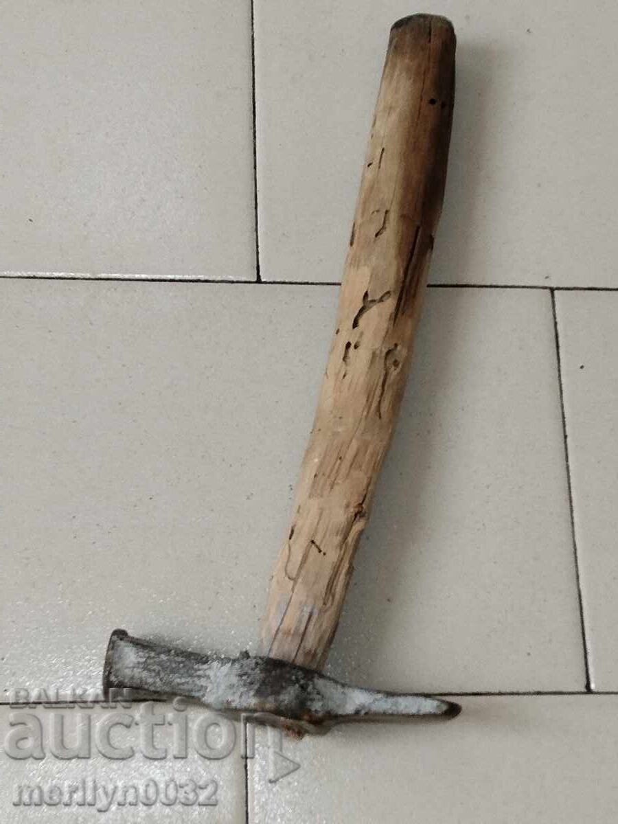 Много стар чук над 100 год, ковано желязо инструмент с цена 44.00 лв. | € 22.50 Много стар чук над 100 год, ковано желязо инструмент с цена 44.00 лв. | € 22.50