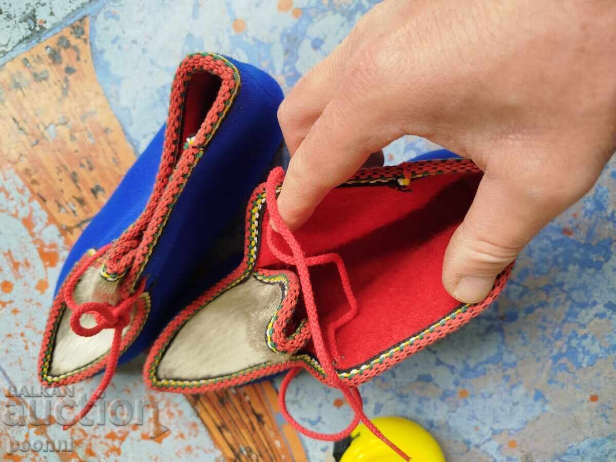 Δημοπρασία Εθνογραφικά παπούτσια Δημοπρασία Εθνογραφικά παπούτσια