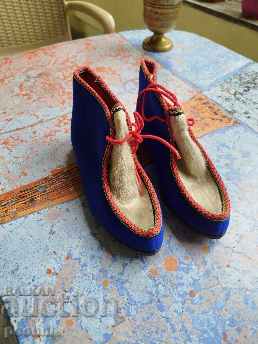 Εθνογραφικά παπούτσια Εθνογραφικά παπούτσια