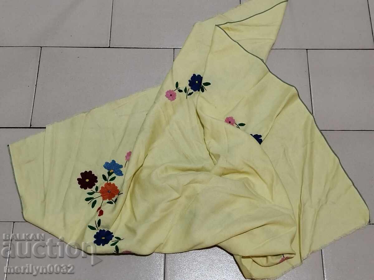 Аукцион Старо бродирано каре, покривка, мильо, българска бродерия Аукцион Старо бродирано каре, покривка, мильо, българска бродерия