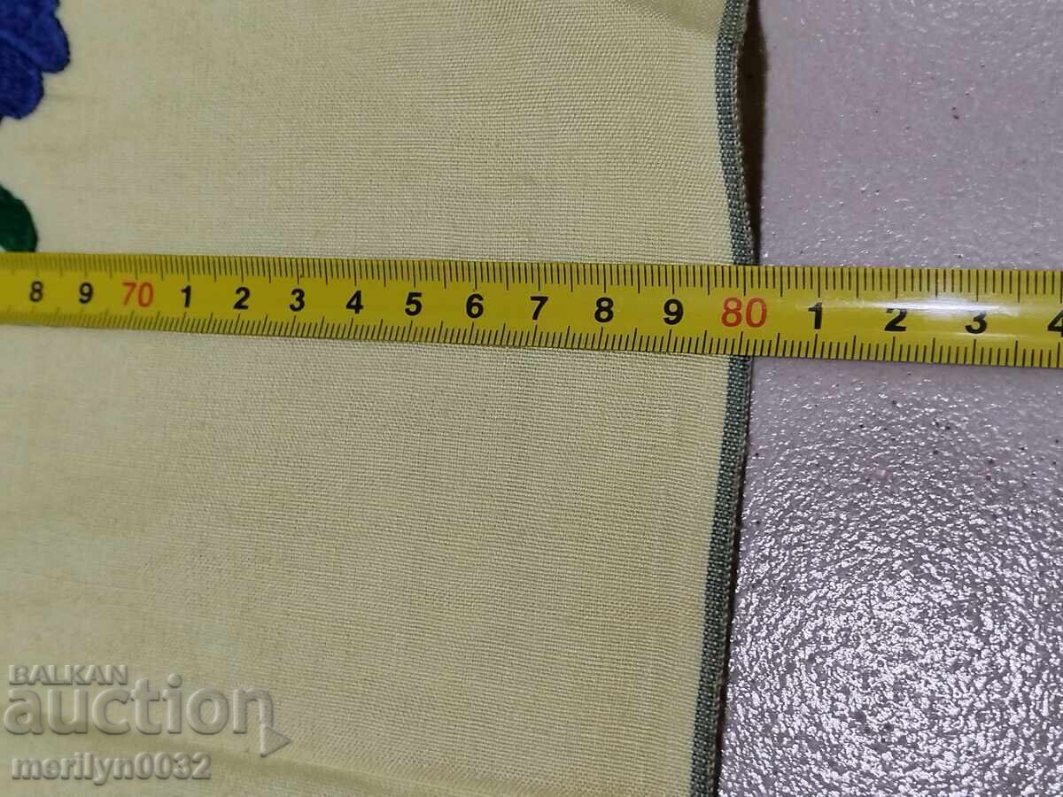 Доставка на Старо бродирано каре, покривка, мильо, българска бродерия Доставка на Старо бродирано каре, покривка, мильо, българска бродерия