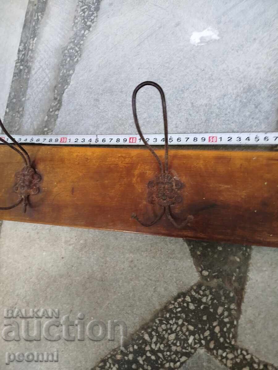 Licitație Umeraș vechi din lemn Licitație Umeraș vechi din lemn