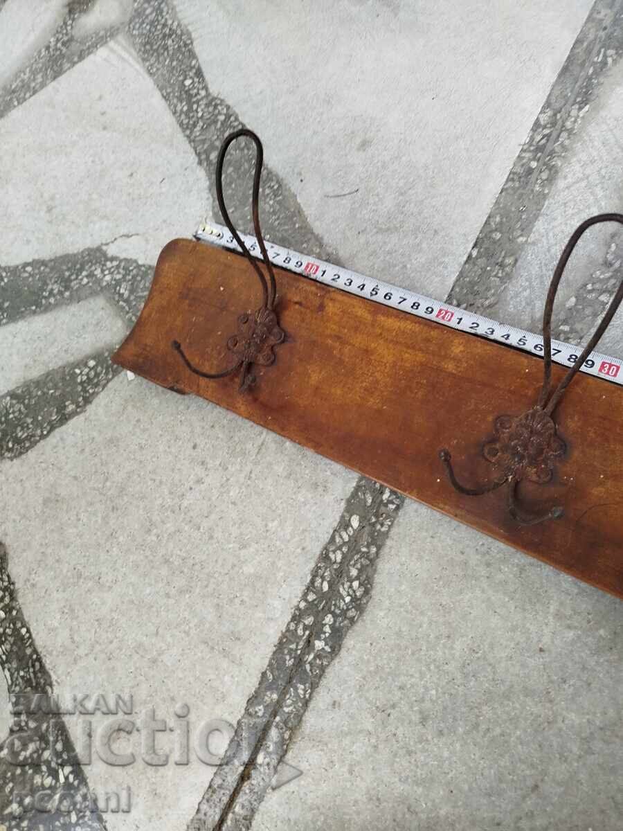 Livrarea Umeraș vechi din lemn Livrarea Umeraș vechi din lemn