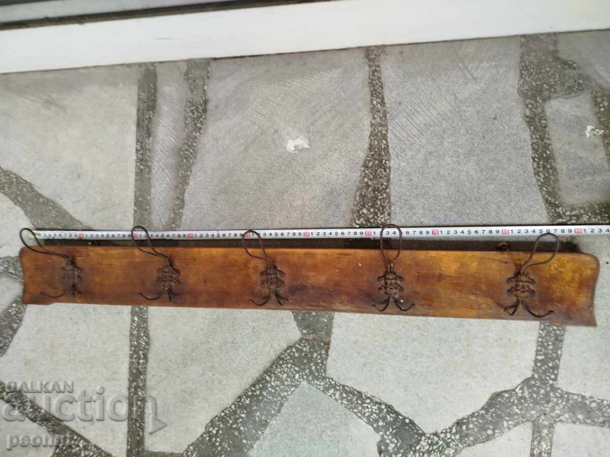 Umeraș vechi din lemn Umeraș vechi din lemn