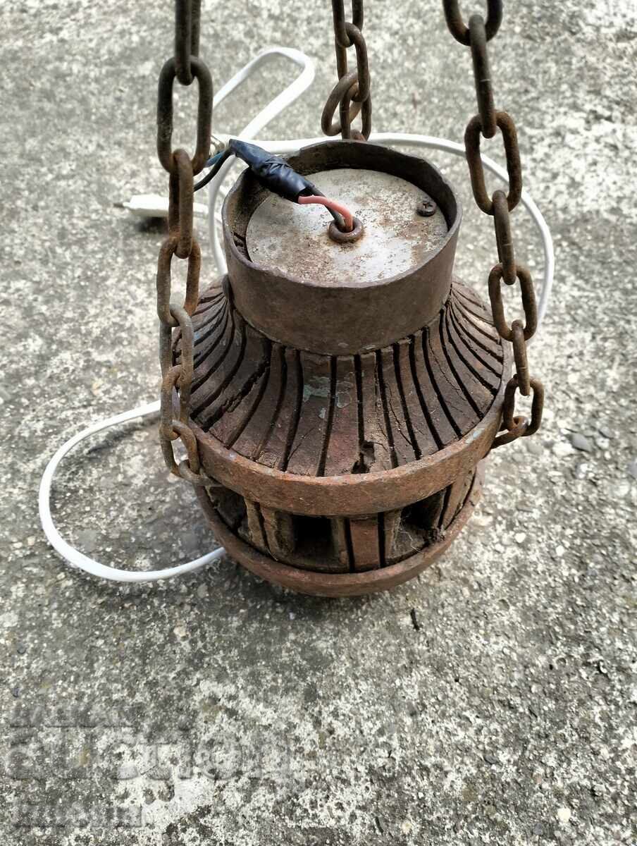 Лампа от главина на каруца с цена € 24.99 | 48.88 лв. Лампа от главина на каруца с цена € 24.99 | 48.88 лв.