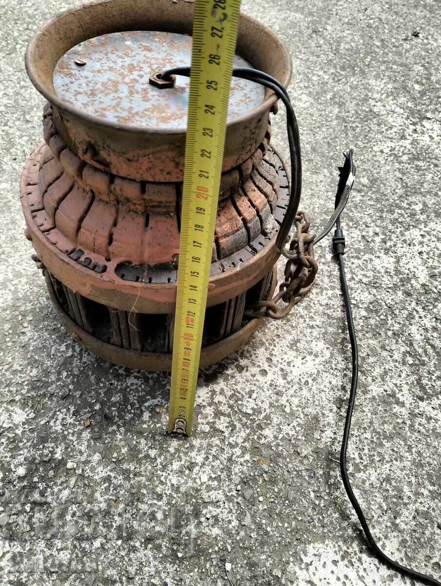 Аукцион Лампа от главина на каруца Аукцион Лампа от главина на каруца