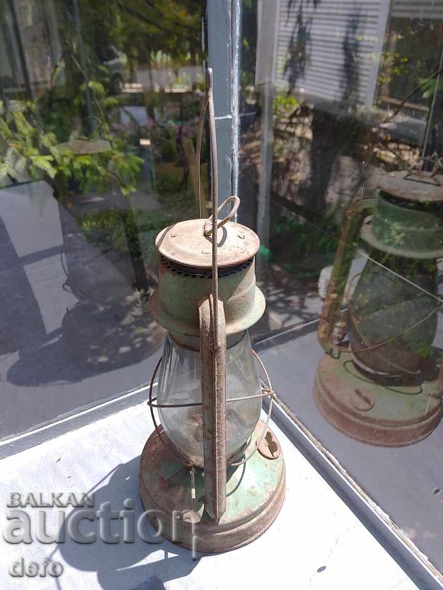 Delivery of Old gas lantern