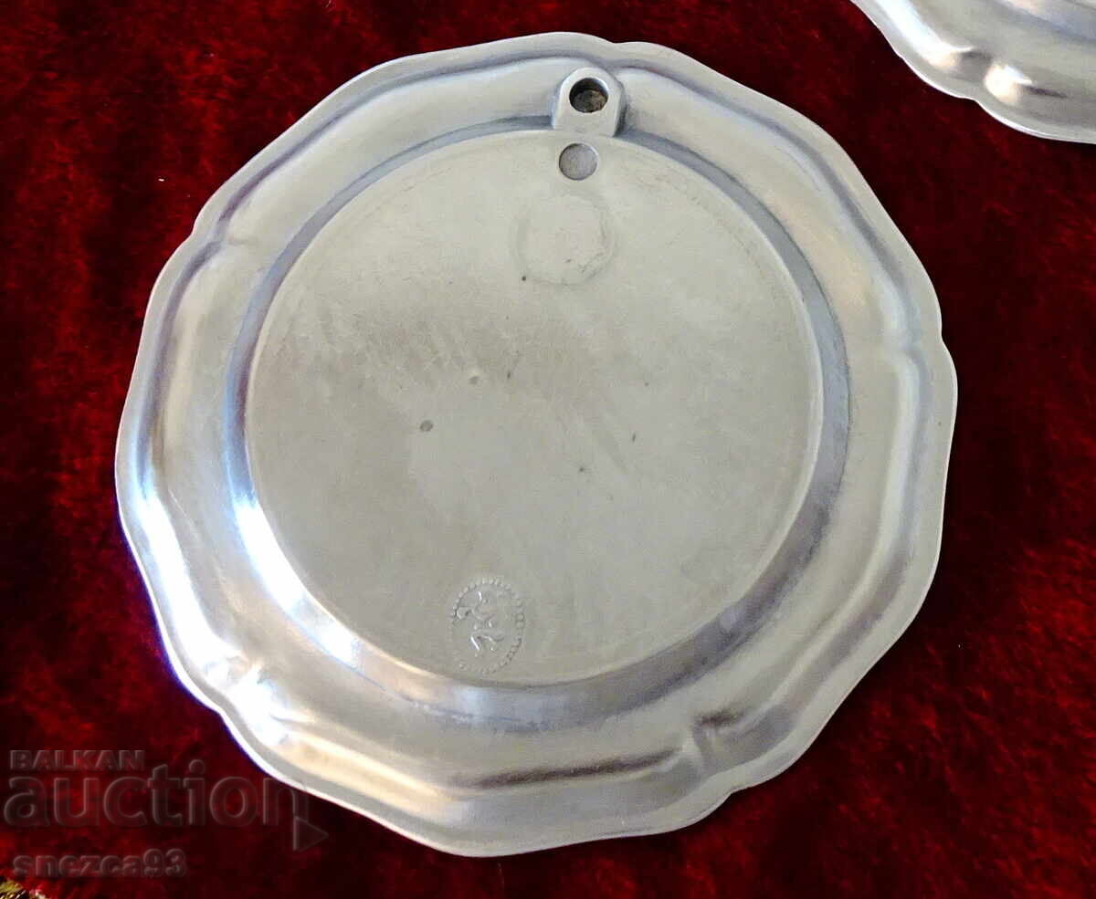 Καλαίσθητο πιάτο, σουπλά, λουλούδια με τιμή 6.00 BGN | € 3.07 Καλαίσθητο πιάτο, σουπλά, λουλούδια με τιμή 6.00 BGN | € 3.07