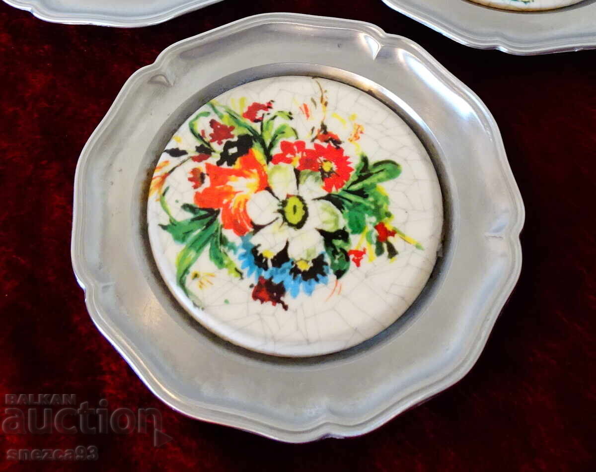 Καλαίσθητο πιάτο, σουπλά, λουλούδια Καλαίσθητο πιάτο, σουπλά, λουλούδια