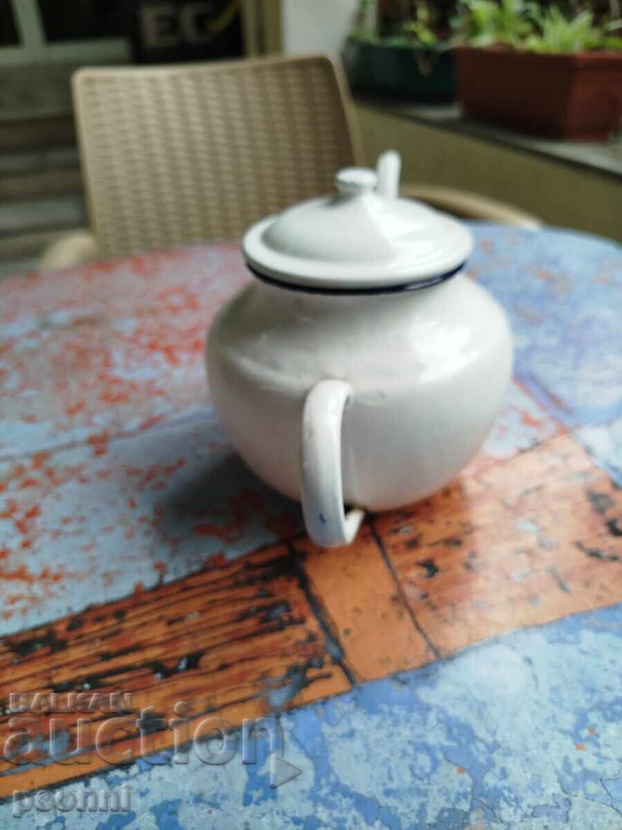 Παράδοση Παλιά τσαγιέρα εμαγιέ Παράδοση Παλιά τσαγιέρα εμαγιέ