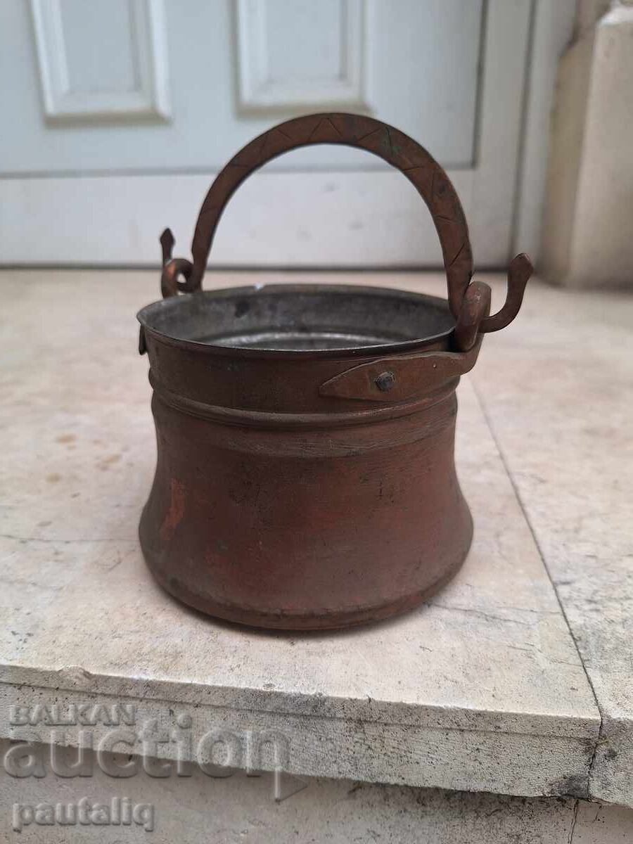 МЕДНО КОТЛЕ с цена 25.00 лв. | € 12.78