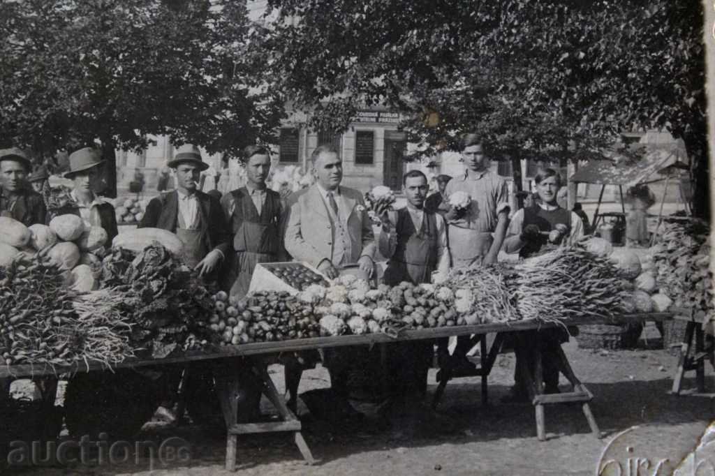 ПАЗАР СЕРГИИ ГРАДИНАРИ ТЪРГОВЕЦ ЦАРСТВО БЪЛГАРИЯ СНИМКА с цена 20.00 лв. | € 10.23 ПАЗАР СЕРГИИ ГРАДИНАРИ ТЪРГОВЕЦ ЦАРСТВО БЪЛГАРИЯ СНИМКА с цена 20.00 лв. | € 10.23