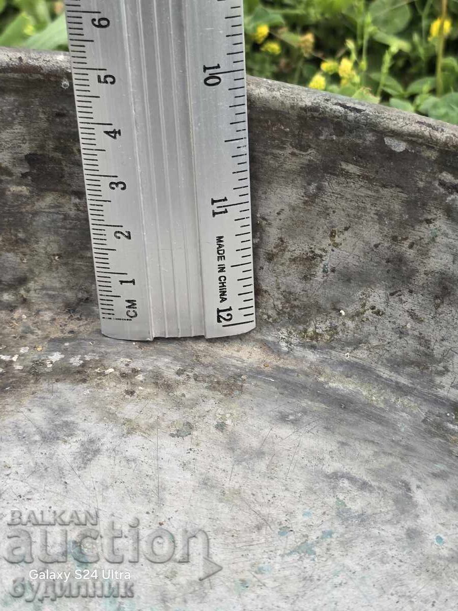 Delivery of Large copper tray, dimensions in the photos, BZC. Listing over 100 items Delivery of Large copper tray, dimensions in the photos, BZC. Listing over 100 items