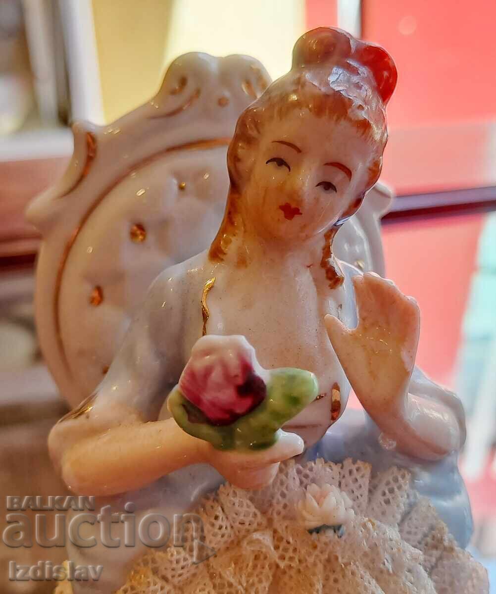 Стара порцеланова фигура,маркирана - 5