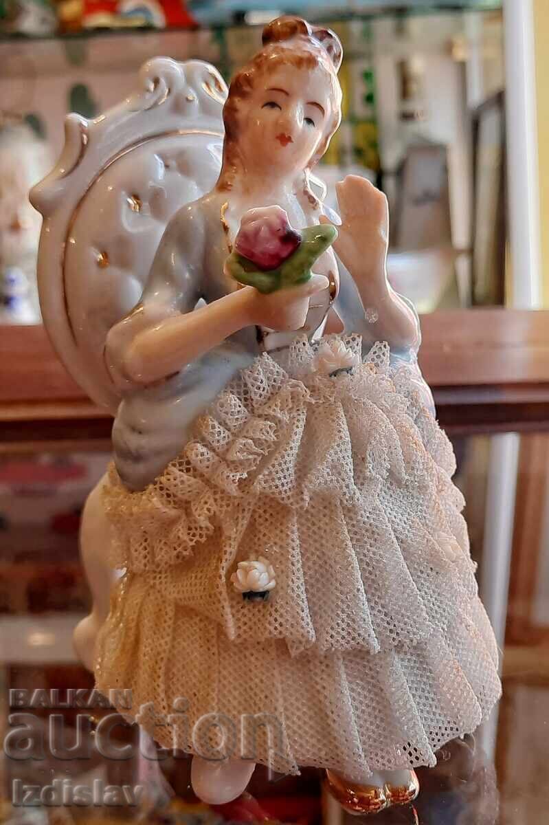 Стара порцеланова фигура,маркирана