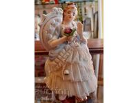 Figurină de porțelan veche, marcată