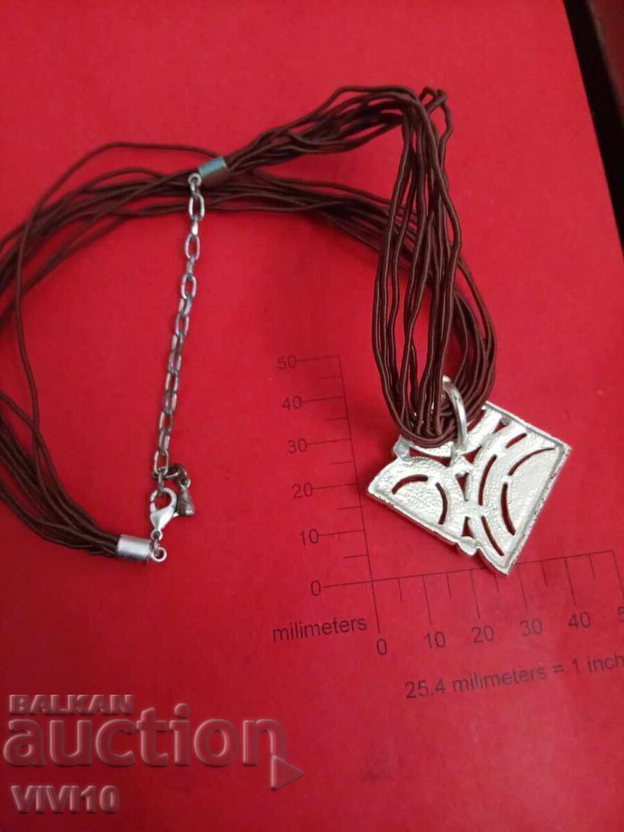 Αρχαίο κολιέ με σμάλτο με τιμή € 15.00 | 29.34 BGN