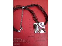 Αρχαίο κολιέ με σμάλτο