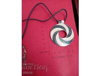 Αρχαίο κολιέ με σμάλτο