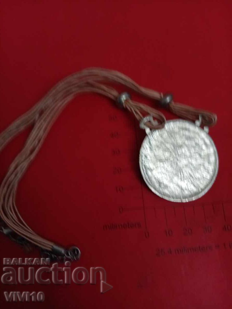 Colier vechi cu email cu preț € 20.45 | 40.00 BGN