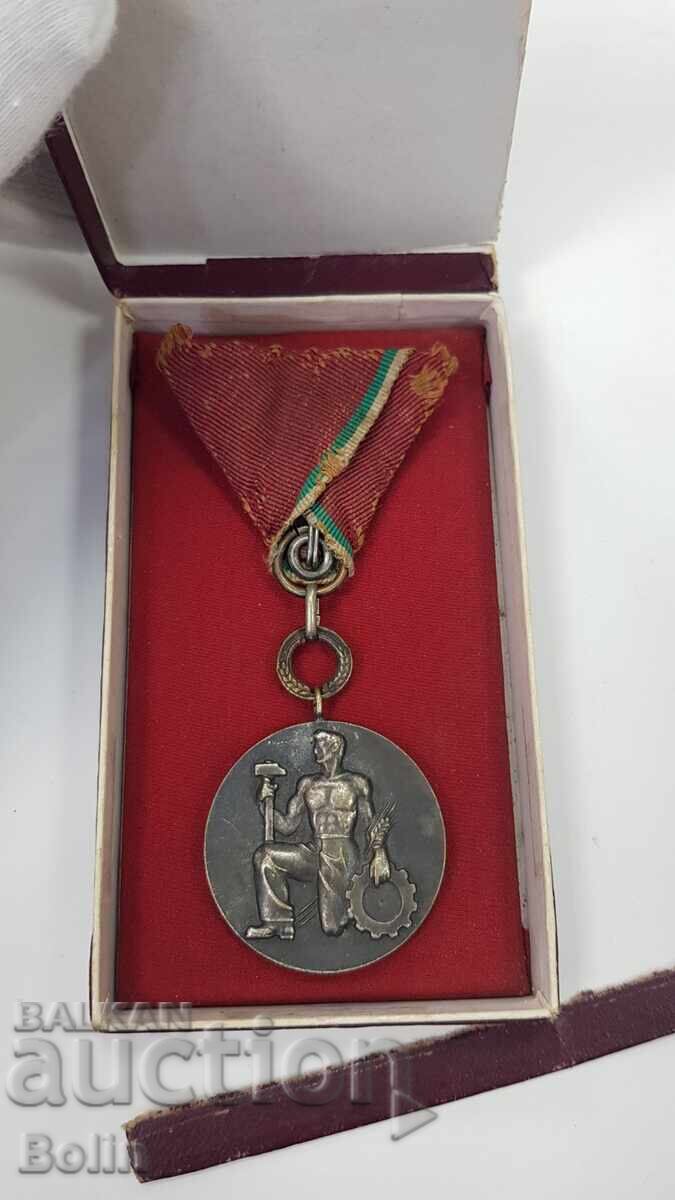 Rare Order of Labor - Bronze - with box 1950 - 6 Rare Order of Labor - Bronze - with box 1950 - 6