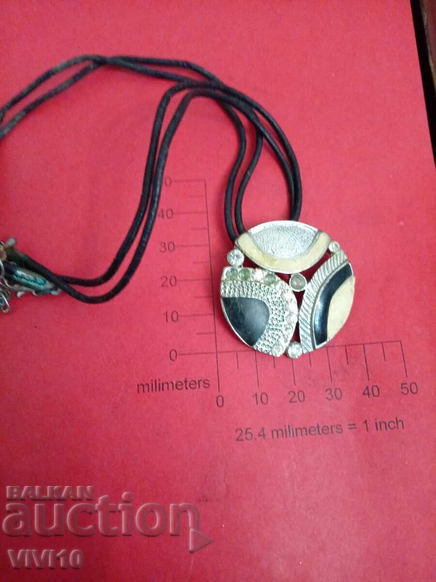 Colier vechi cu email